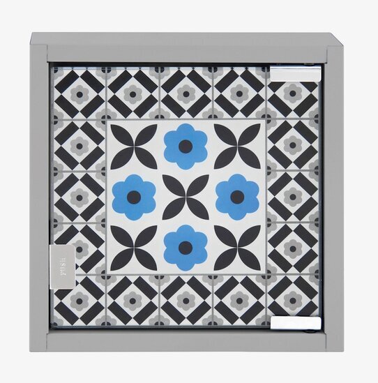 Bild av stilrent nyckelskåp med geometriskt mönster