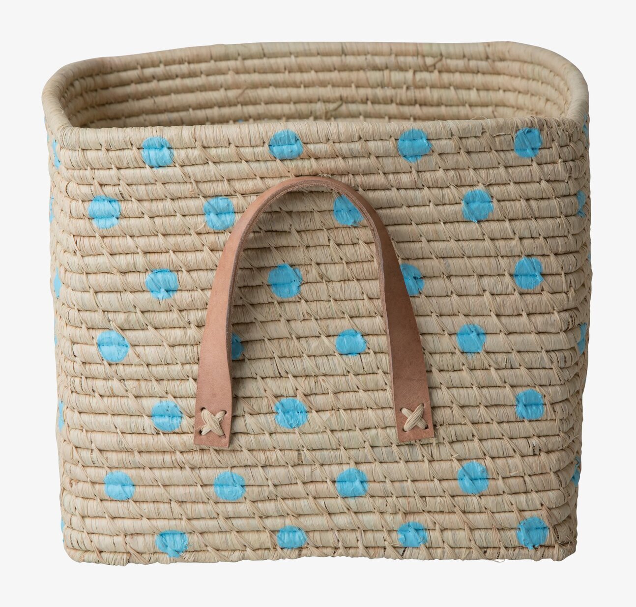 Bild av raffiakorg med blå prickar och läderhandtag