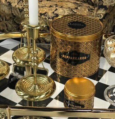 Foto av elegant inredning med gyllene detaljer