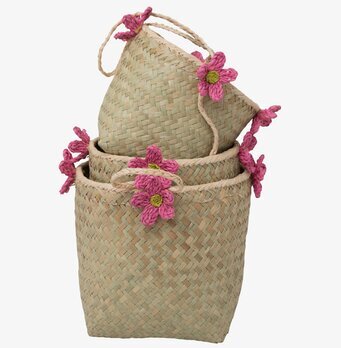 Bild av charmiga och funktionella hängande förvaringskorgar