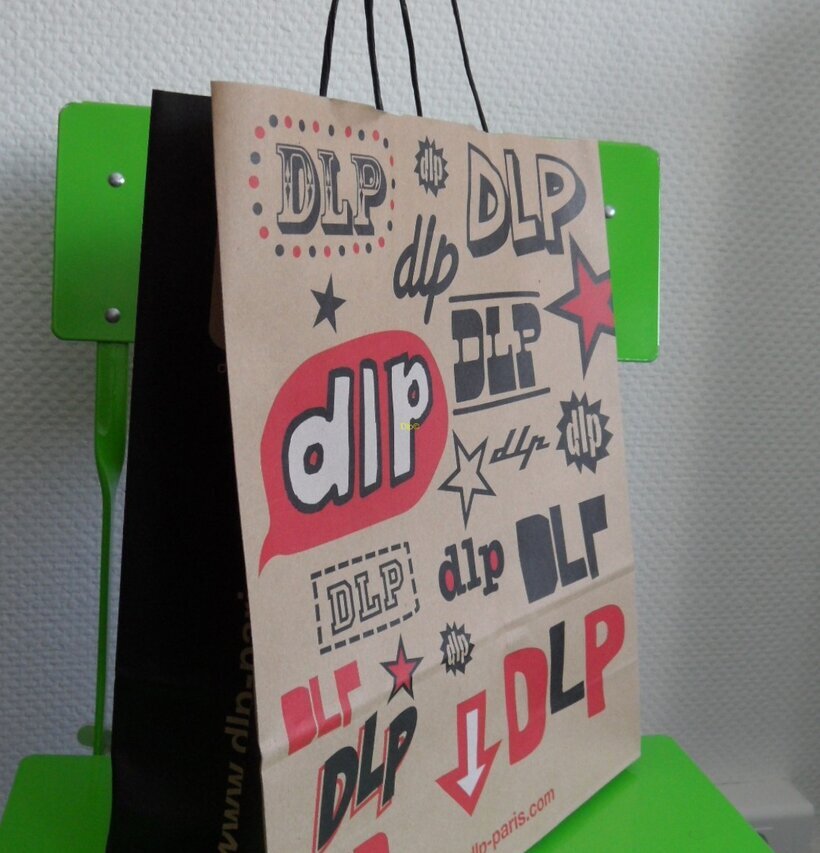 Bild på kreativ presentpåse med retro och modern stil