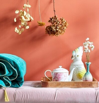 Bild av färgstark och stämningsfull inredningsdetalj