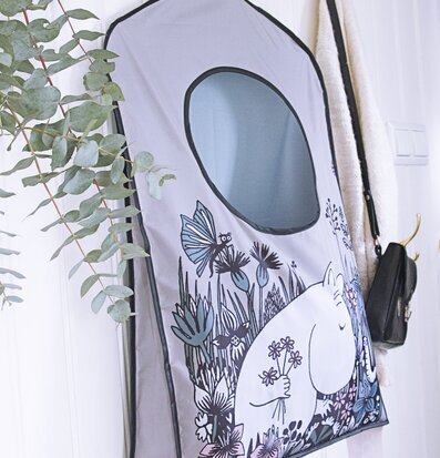 Foto av stilren förvaringspåse med Muminmotiv