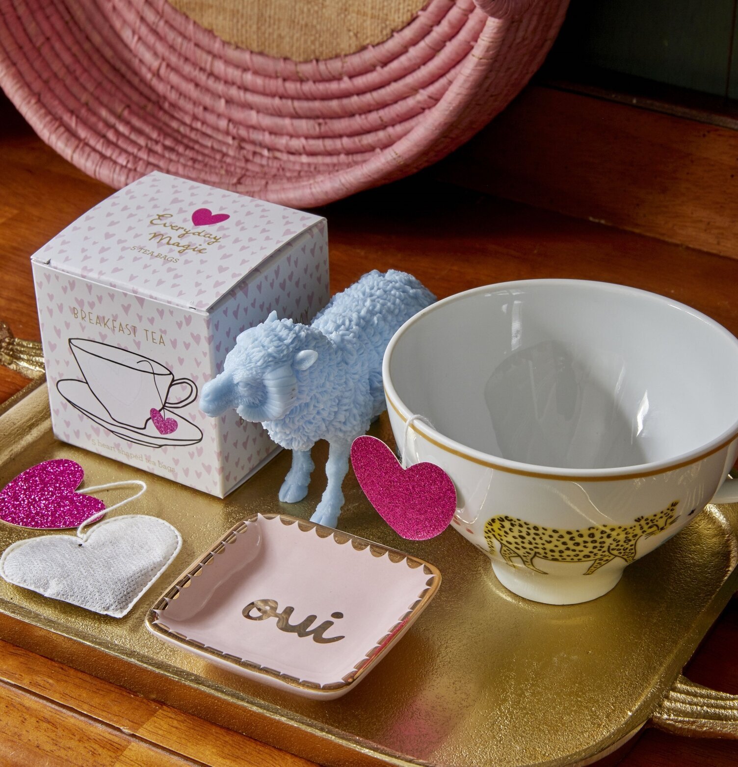 Bild av hemtrevligt arrangemang med eleganta detaljer