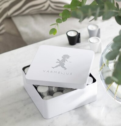 Plåtburk Värmeljus Vit från Solstickan på marmorbord