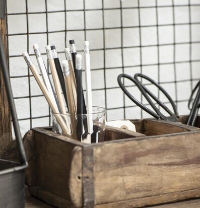 Foto av stilren och funktionell arbetsplatsinredning