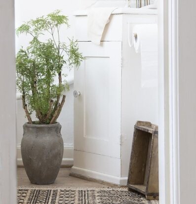 Bild av elegant badrum med rustik och naturlig stil