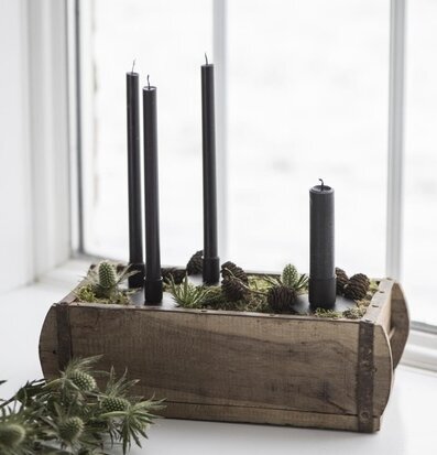 Bild av rustik dekoration med ljus och naturmaterial