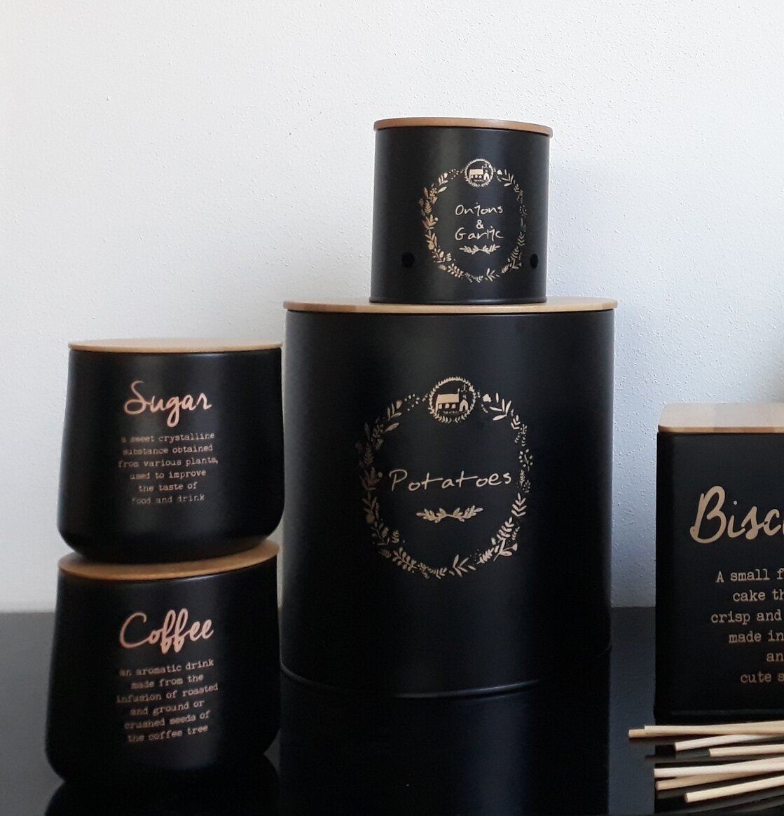 Plåtburk Socker från BOXinBAG i stilren, svart design