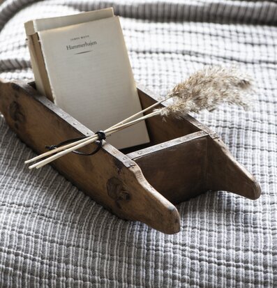 Bild av rustik murstensform i hemtrevlig miljö