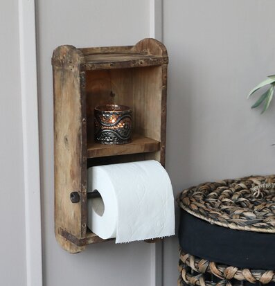 Bild av rustik toalettpappershållare och inredning
