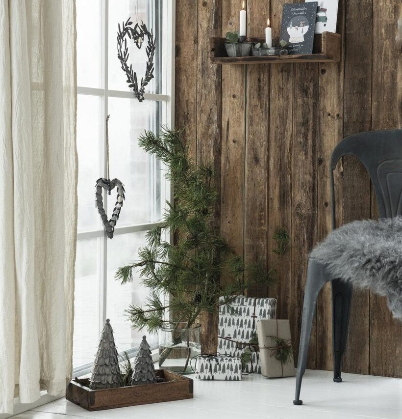 Trälåda Metallbeslag Unika från IB Laursen på trägolv