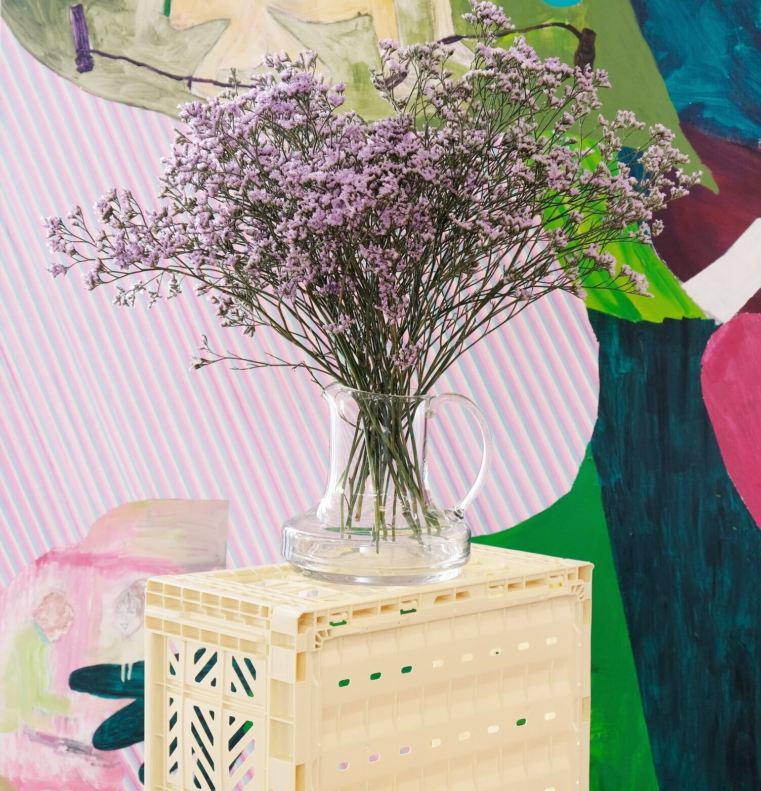 Förvaringsback Midi Svart från Aykasa i färgstark miljö