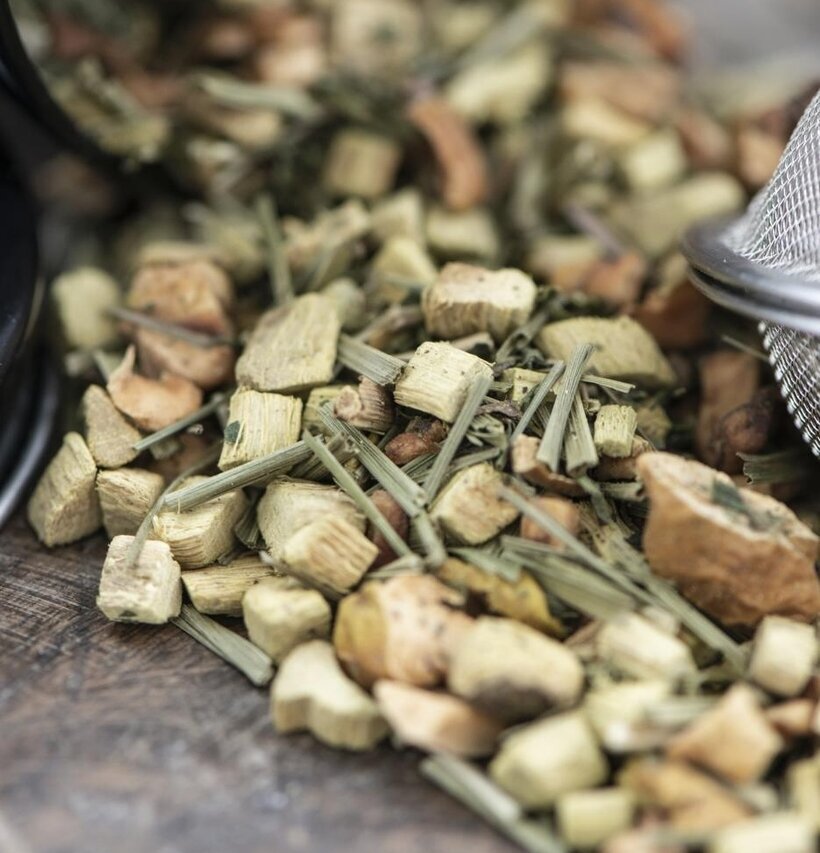 Te Örtte Cool Mint från IB Laursen på rustikt trä med tesil