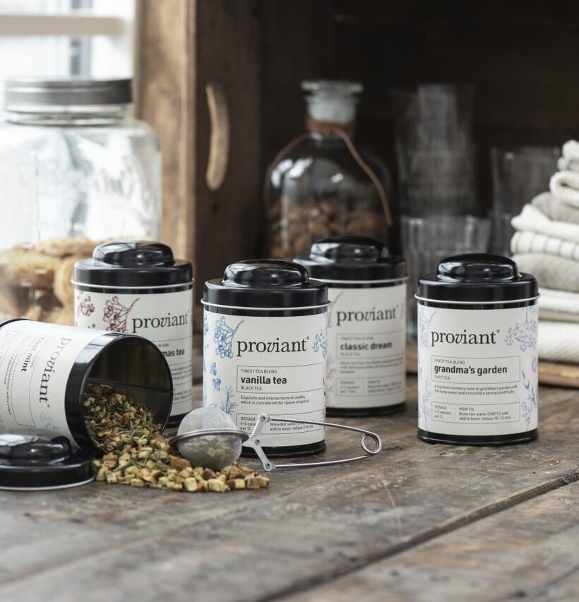 Bild av elegant arrangerade teburkar i hemtrevlig miljö