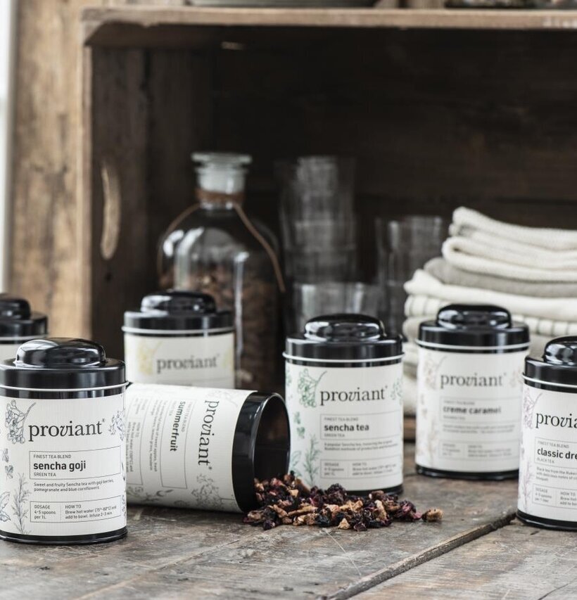 IB Laursen Te Fruktte Grandma's Garden på rustikt träbord