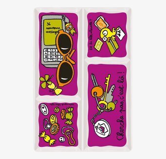 Bild av keramikfat med fack och färgglada illustrationer