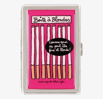 Bild av rosa cigarettetui med kreativ design och stil