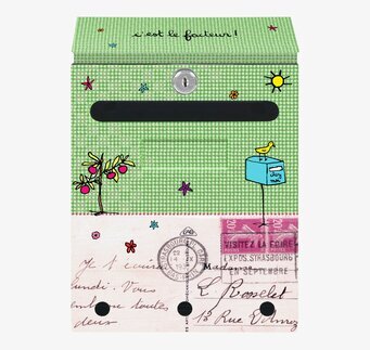 Bild av unik brevlåda med färgglad och nostalgisk design