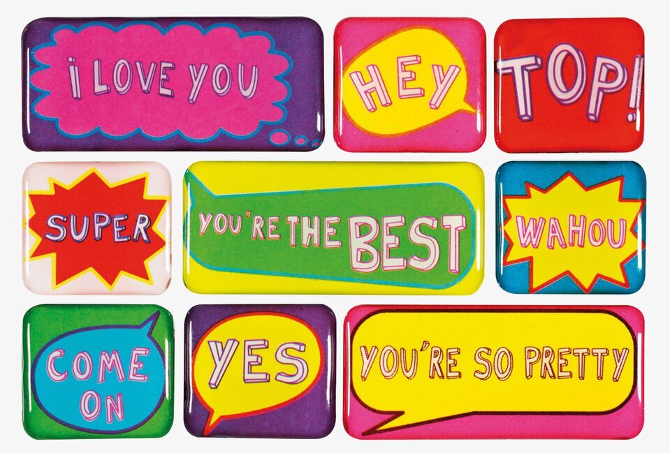 Bild av färgglada kylskåpsmagneter med serietidningsstil