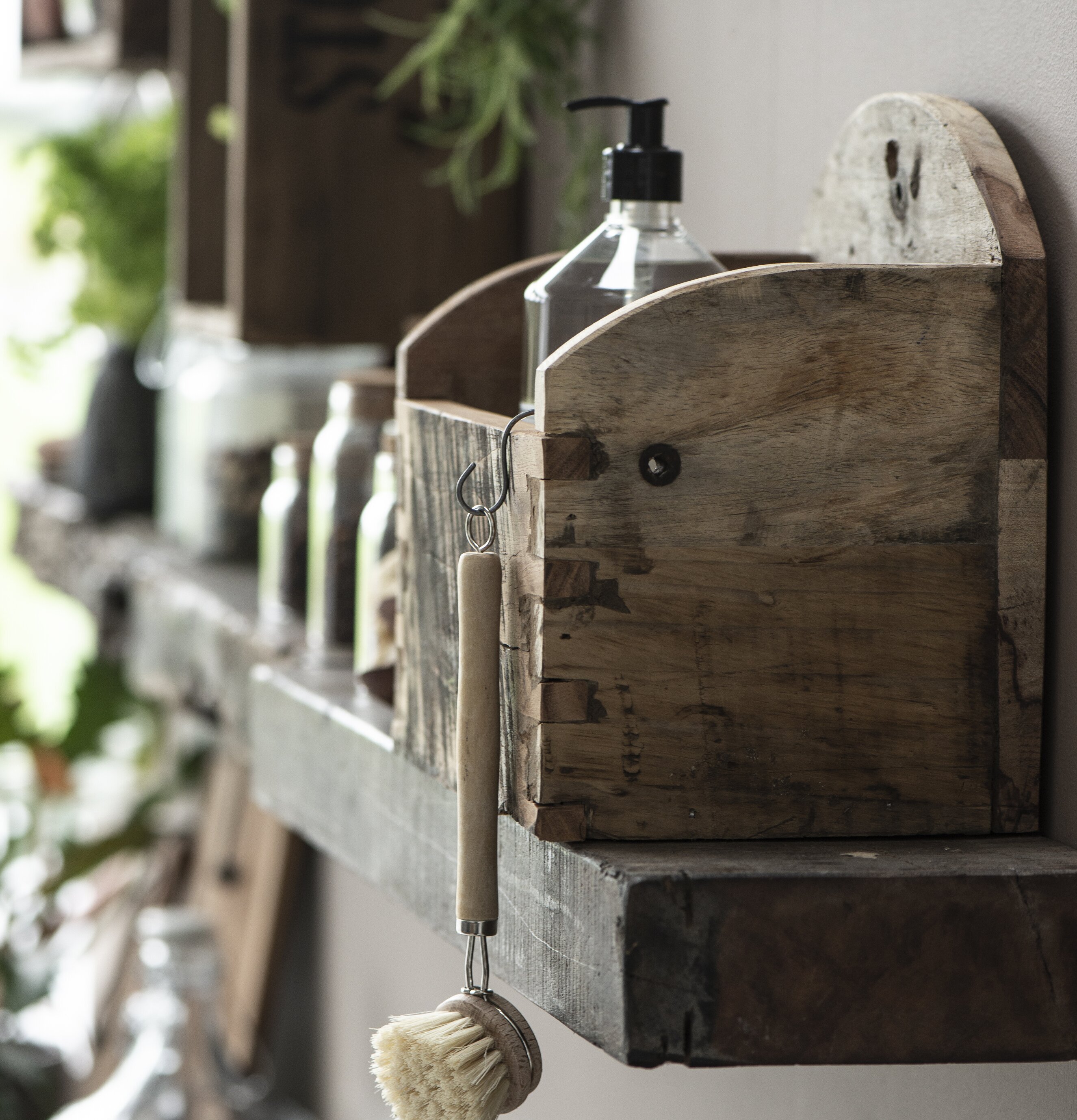 Träbox Vägg Unika från IB Laursen monterad på trähylla