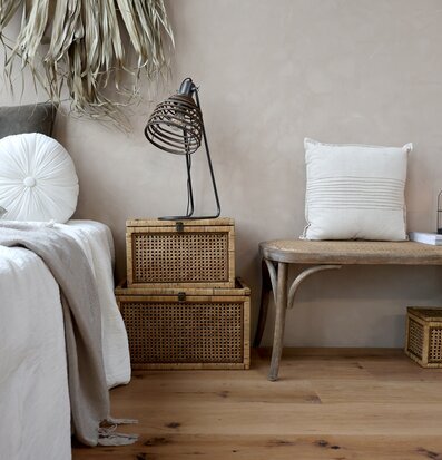 Foto av harmonisk inredning med naturliga element