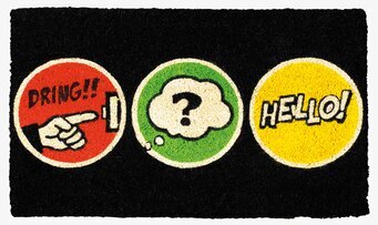 Bild av dörrmatta med färgglada cirklar och texten HELLO!