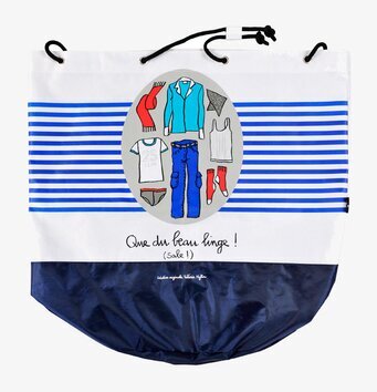 Bild av stilfull tvättsäck med marin design och funktion