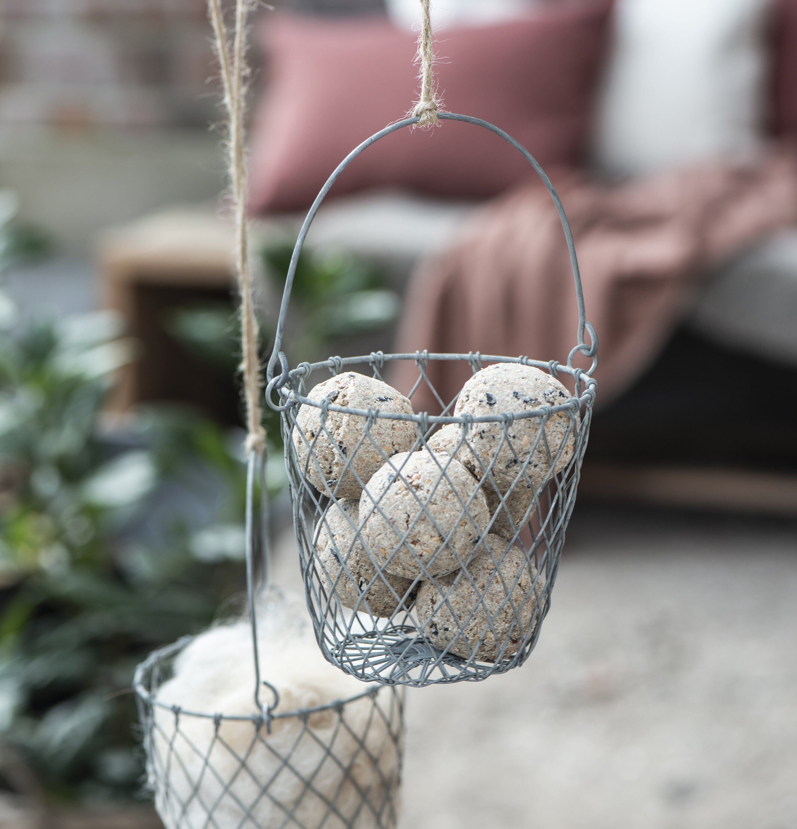 Bild av metallkorgar med rustik och industriell design