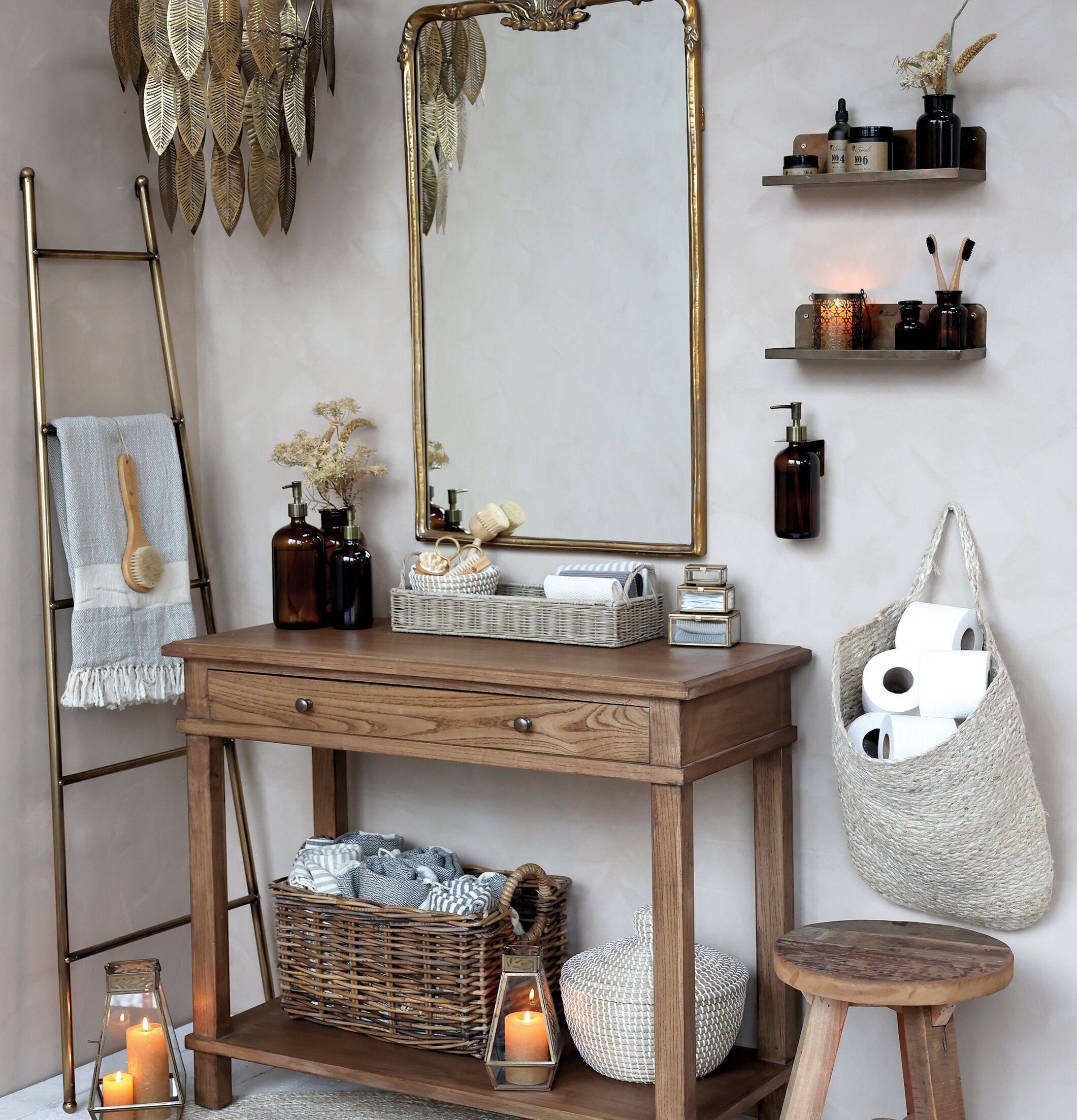 Bild av harmonisk inredning med naturliga material