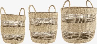 Bild av rustika korgar i naturligt fibermaterial