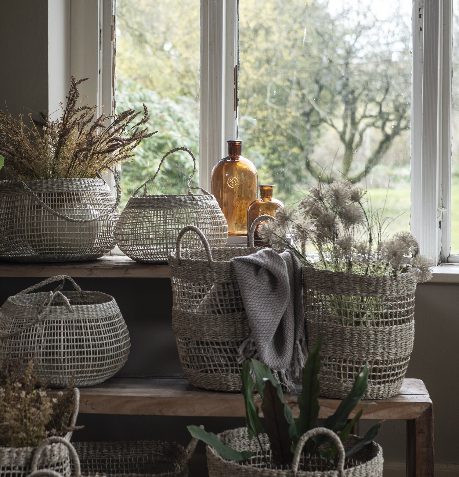 Korg Set/3 från IB Laursen i ljus miljö med naturligt ljus