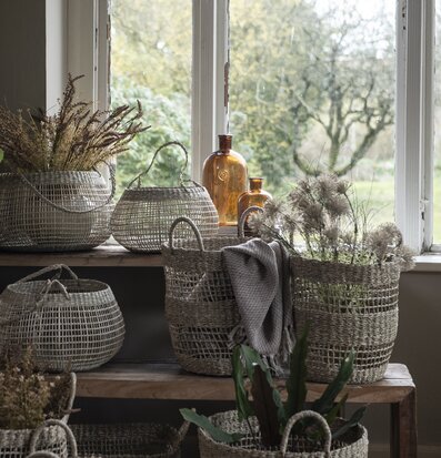 Bild av harmonisk inredning med naturmaterial