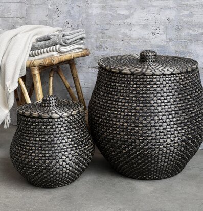 Bild av flätade korgar med modern och rustik känsla