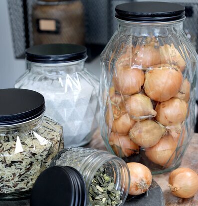 Bild av stilfulla glasburkar för hemtrevlig förvaring