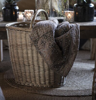 Bild av harmonisk inredning med naturliga material