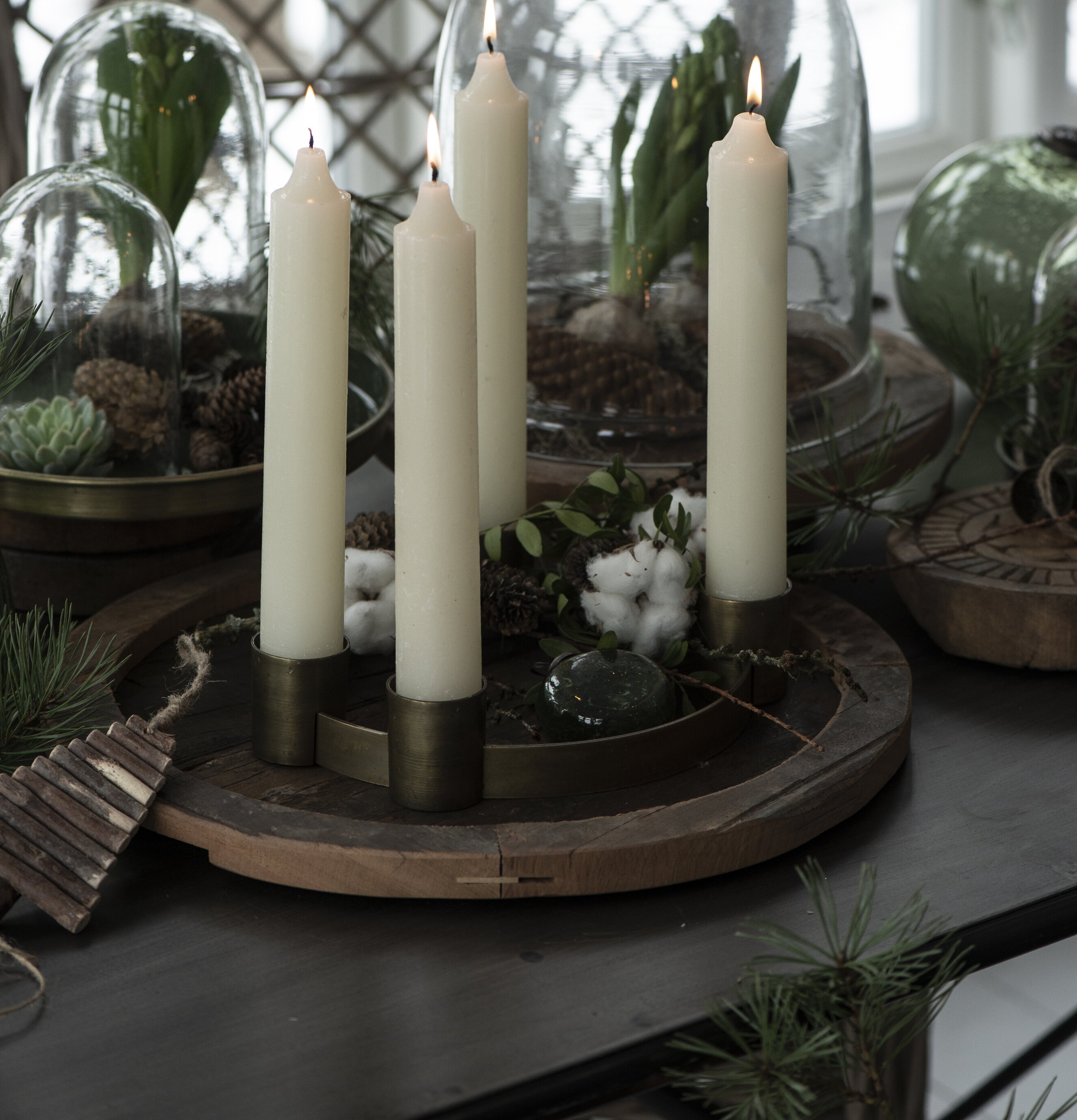 Bricka Rund Mellan Unika från IB Laursen med stearinljus