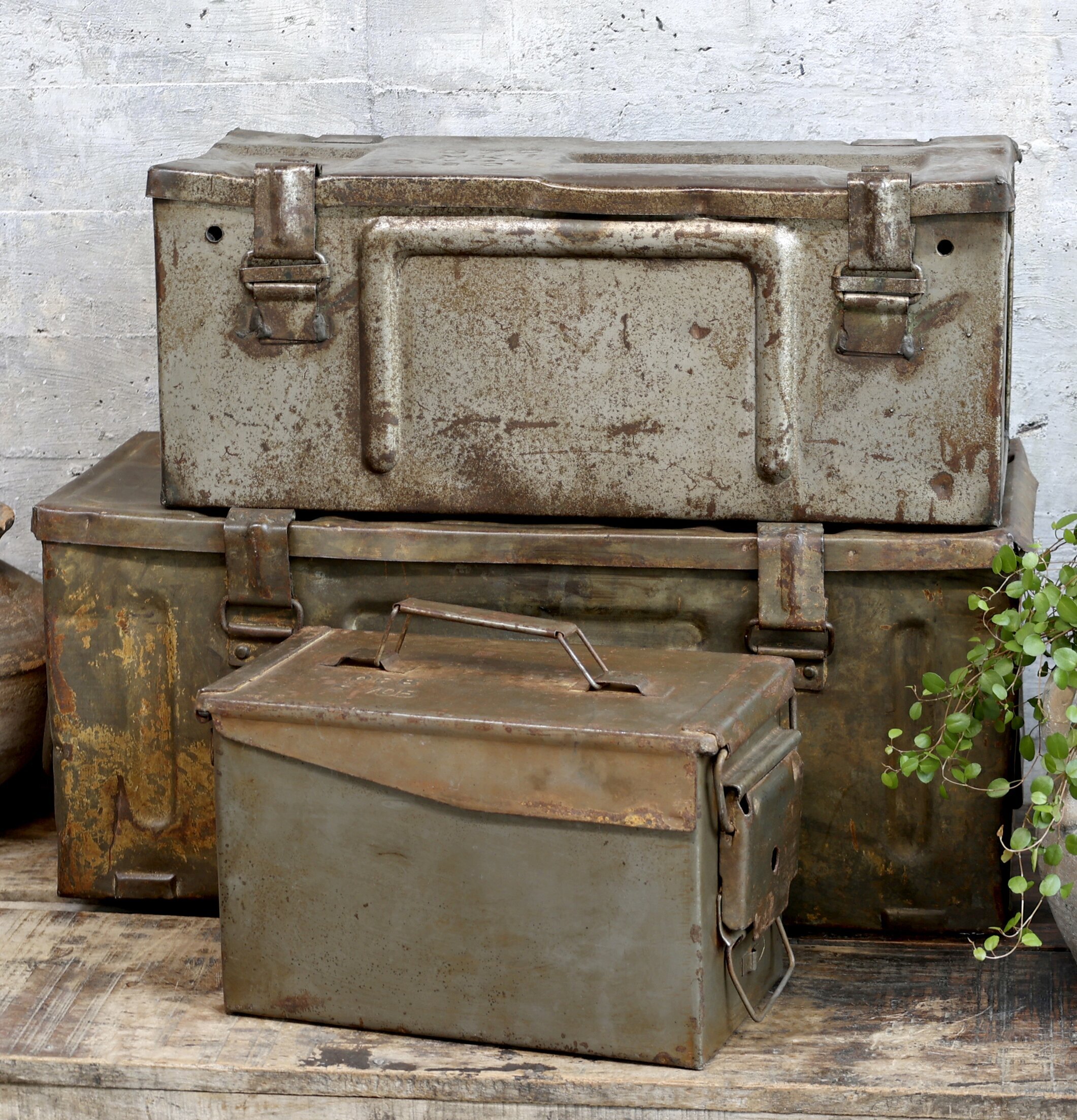 Grimaud Gl. Ammunitionslåda Antik Grå Liten från Chic Antique