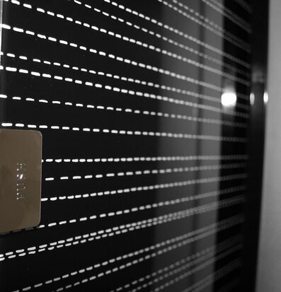 Bild av stilrent kombi-/nyckelskåp med eleganta detaljer