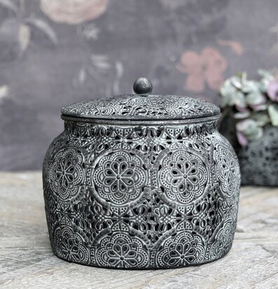 Bild av antik förvaringsburk med detaljerad design