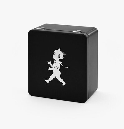 Tepåse Plåtburk 4-Fack Svart från Solstickan med logotyp