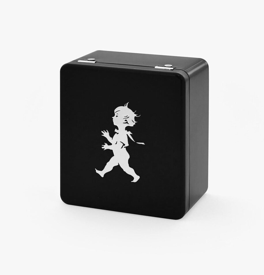 Tepåse Plåtburk 4-Fack Svart från Solstickan med logotyp