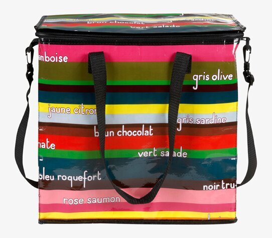 Bild av randig shopping- och kylväska med färgglada detaljer