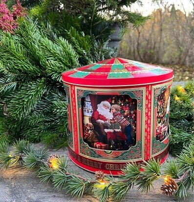 Plåtburk Speldosa Santa Stor från Bromma Kortförlag i julmiljö