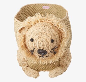 Bild av handgjord raffiakorg formad som ett lejon