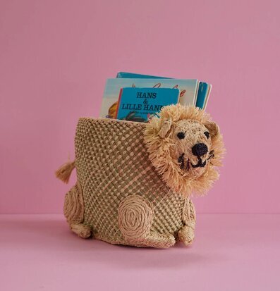 Bild på charmig lejonformad raffiakorg för barnrum