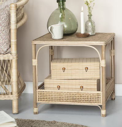 Bild av harmonisk interiör med eleganta förvaringslösningar