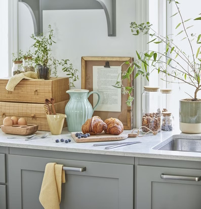 Bild av hemtrevligt kök med stil och funktionalitet