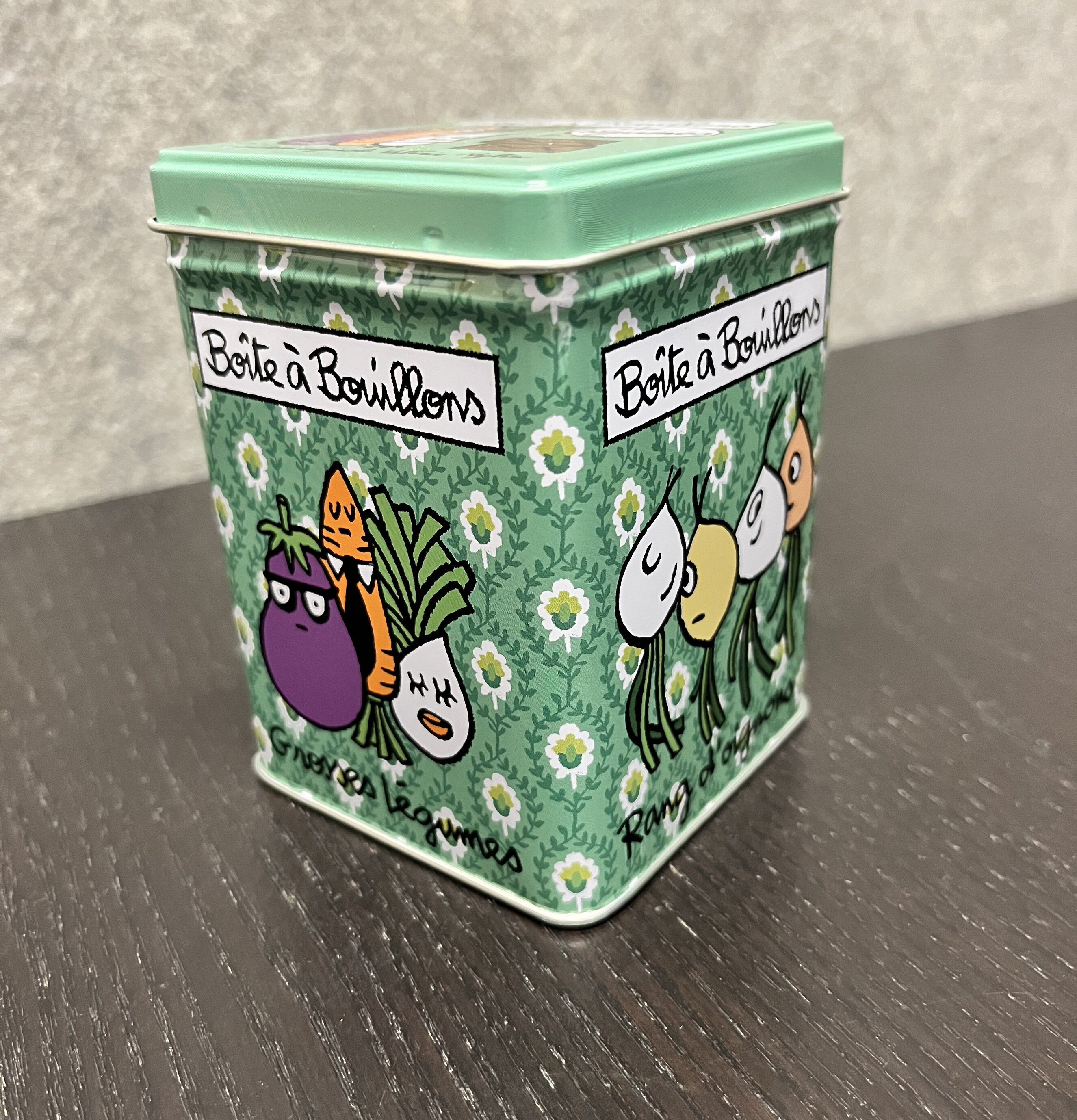 Plåtburk Grönsaksbuljong från Derriére la porte på träyta