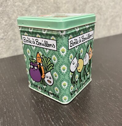 Plåtburk Grönsaksbuljong från Derriére la porte på träyta